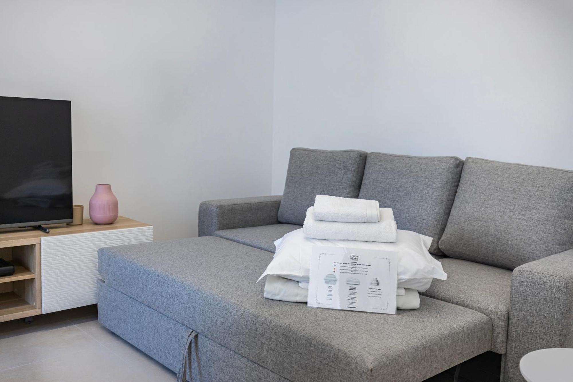 New By The Metro Iv Apartment Lissabon